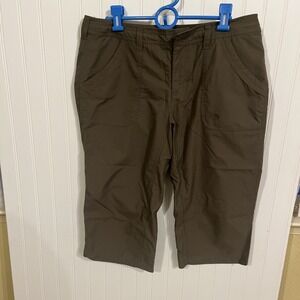 The North Face Olive Green Capris Women's Outdoor Pants